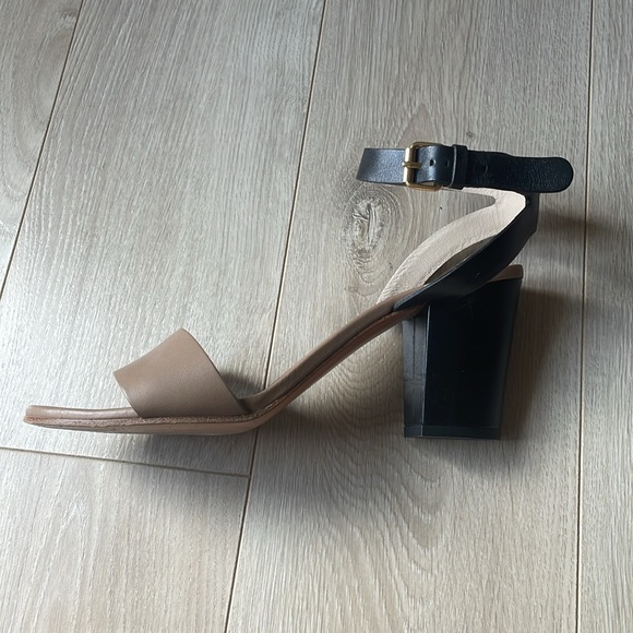 Excellent condition Chole Sandals with chunky heel. Black and tan leather. - Picture 10 of 13